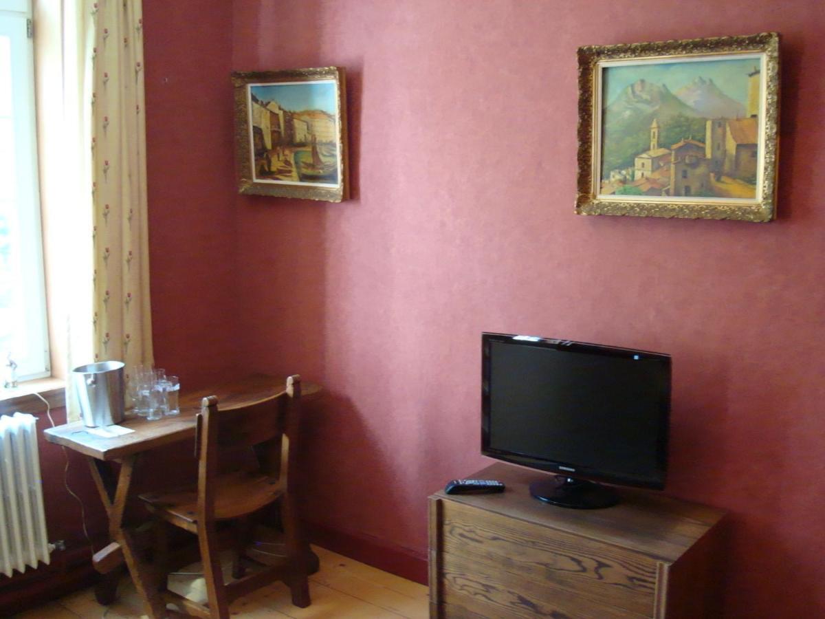 B&B Chateau Bagatelle Frasnes-lez-Anvaing Værelse billede